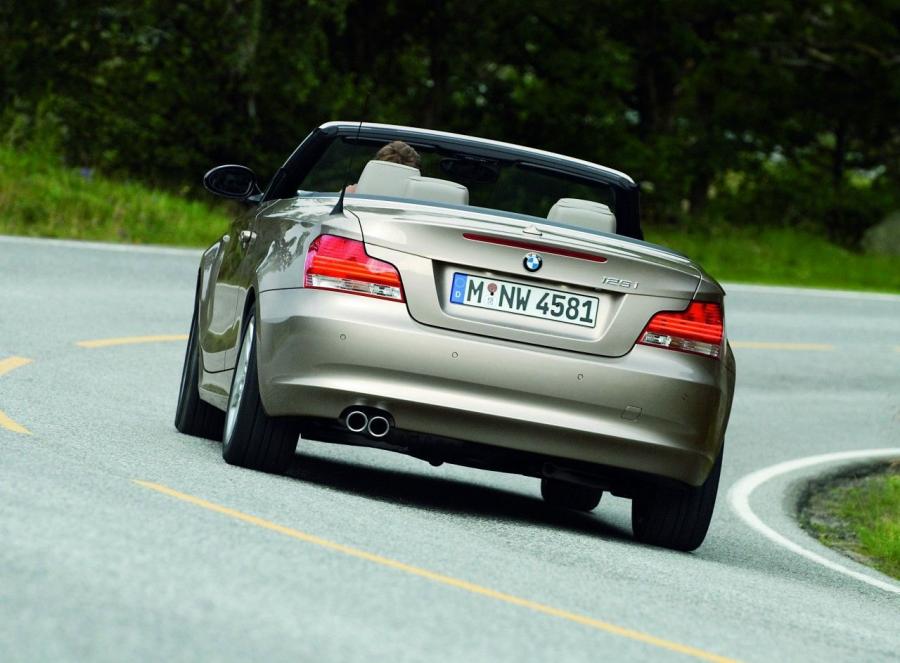  BMW 1-Series Convertible 2007 года  (фото 26 из 36)